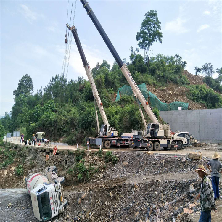 偃师汽车掉沟里叫吊车救援要多少钱